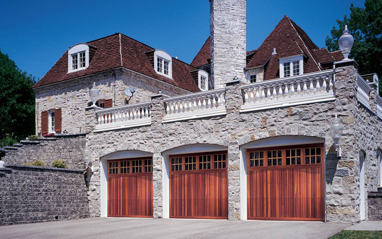 霍州陽光小區(qū)實(shí)木車庫門