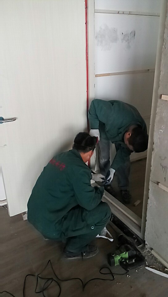 2017年11月16日太原市動(dòng)物園停車場(chǎng)防火門整改施工現(xiàn)場(chǎng)