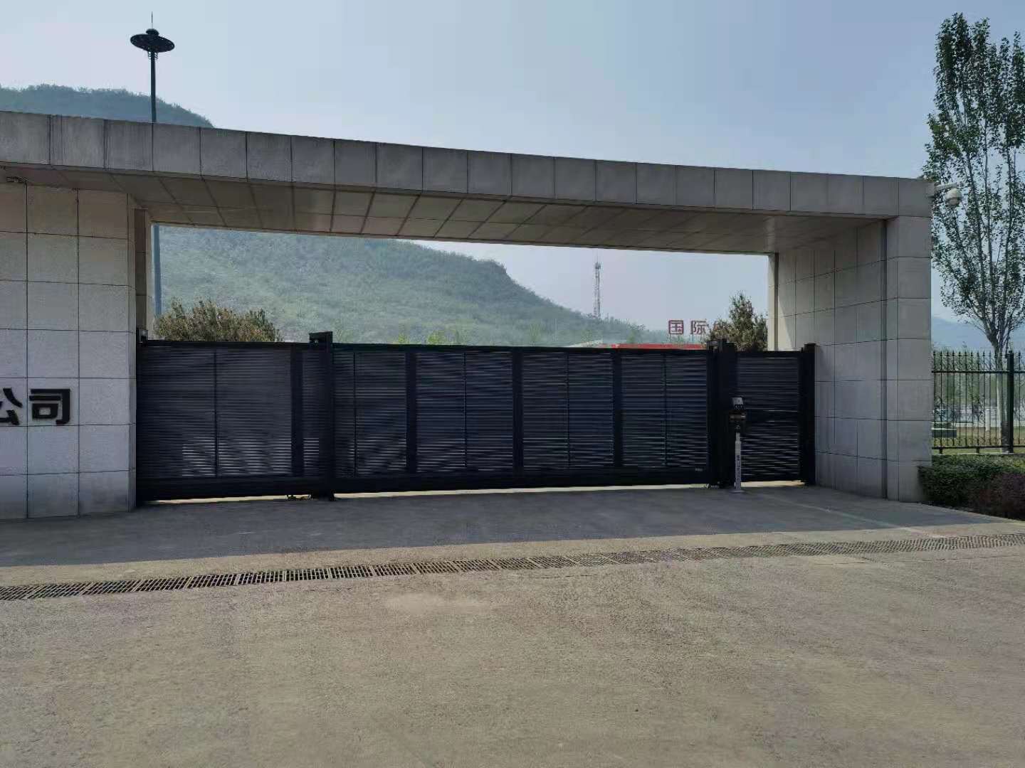 陽(yáng)泉污水處理廠鋁板門